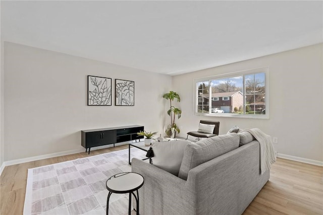 living area featuring light wood-type flooring and baseboards