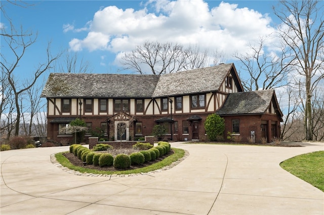 918 W Waldheim Rd, Fox Chapel, PA 15215 - tudor house with brick siding and curved driveway