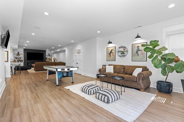 living area featuring recessed lighting, light wood finished floors, visible vents, and baseboards