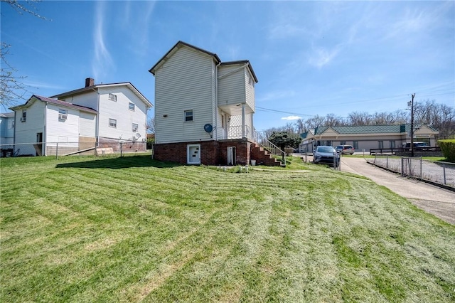 627 Rostraver Rd, Belle Vernon, PA 15012 - back of property with fence and a lawn