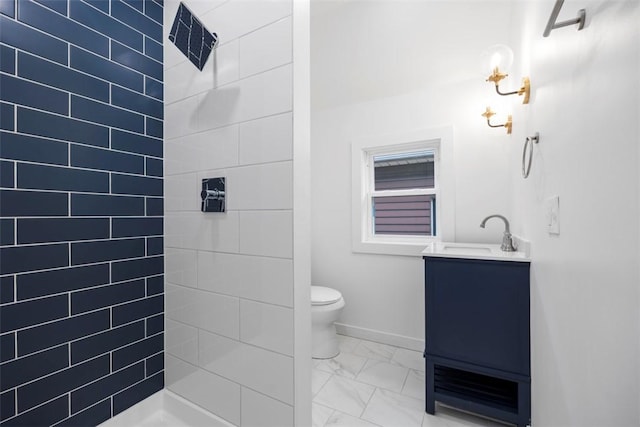 1523 Westmoreland Ave, Lincoln-Larimer, PA 15206 - full bath featuring a tile shower, vanity, toilet, marble finish floor, and baseboards
