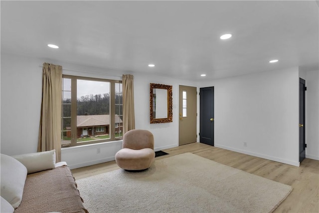 living area with recessed lighting, light wood-style flooring, and baseboards