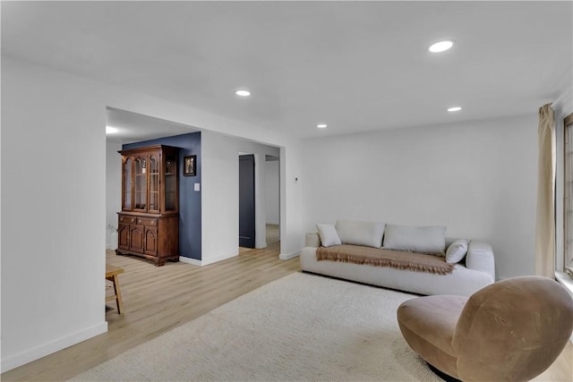 living area featuring recessed lighting, baseboards, and wood finished floors