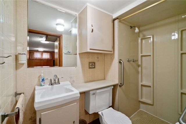 126 Peony Ave, Ross Twp, PA 15229 - bathroom featuring a shower, vanity, and decorative backsplash