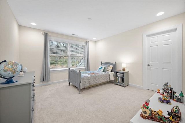 bedroom featuring recessed lighting, visible vents, light carpet, and baseboards