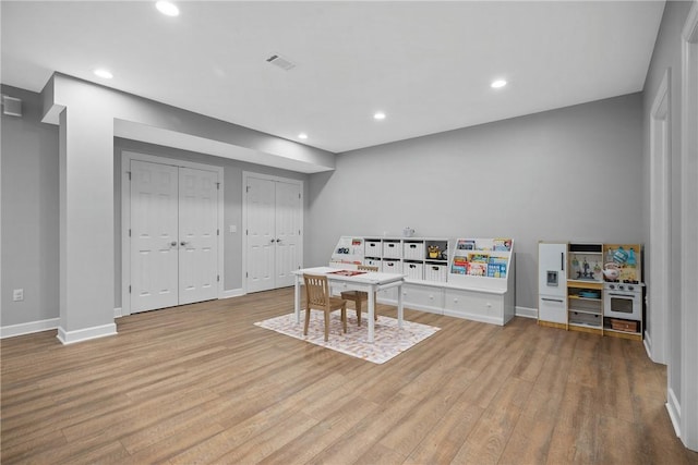 rec room with baseboards, recessed lighting, and wood finished floors