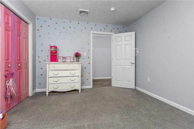 bedroom featuring visible vents, baseboards, a closet, and carpet