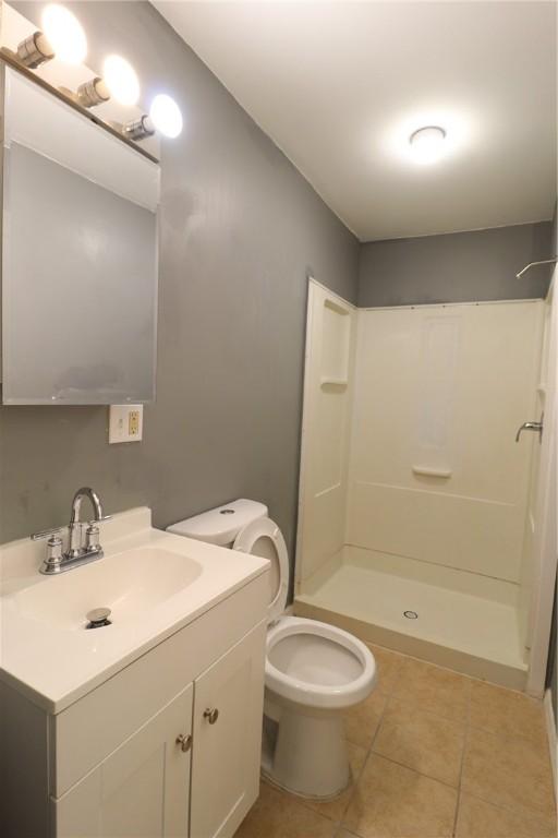 7807 Kelly St, East Hills, PA 15208 - full bath with toilet, tile patterned flooring, vanity, and a stall shower