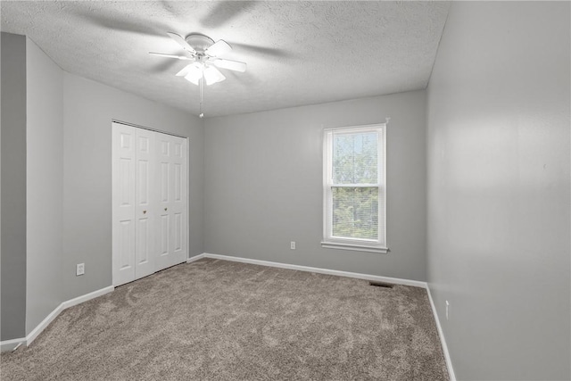 951 Castlegate Cir, Hempfield Twp, PA 15601 - unfurnished bedroom featuring carpet floors, a textured ceiling, a closet, and ceiling fan