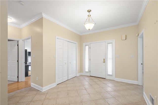 foyer entrance featuring crown molding, light tile patterned flooring, baseboards, and visible vents