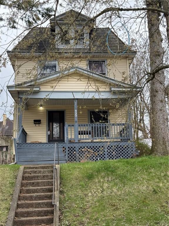 930 Marshall Ave, New Castle/4Th, PA 16101 - view of front facade featuring a porch and a front yard