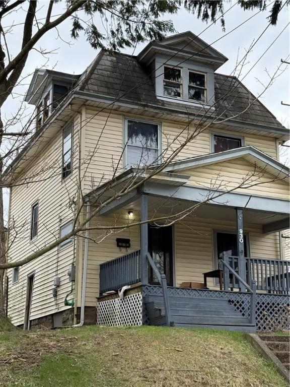 930 Marshall Ave, New Castle/4Th, PA 16101 - rear view of property with a porch and a lawn