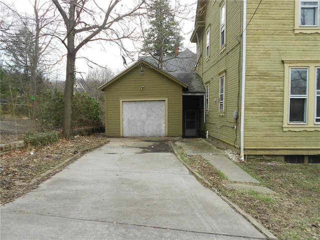 198 W Pearl St, City Of But Nw, PA 16001 - garage with concrete driveway