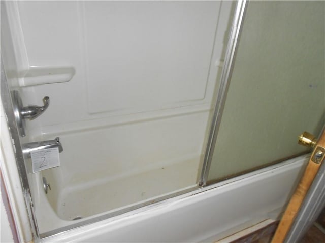 198 W Pearl St, City Of But Nw, PA 16001 - bathroom with shower / washtub combination