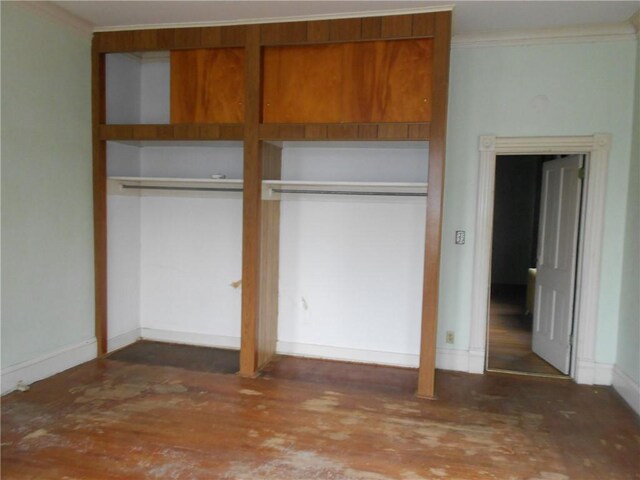 198 W Pearl St, City Of But Nw, PA 16001 - unfurnished bedroom with crown molding
