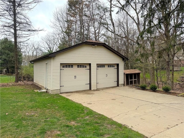 view of detached garage