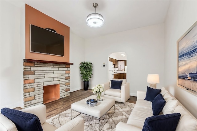 4106 Garden Way, Lawrenceville, PA 15201 - living area featuring baseboards, arched walkways, and wood finished floors