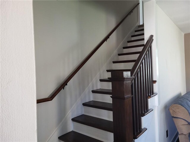 211 Oak St, City Of But Ne, PA 16001 - view of staircase