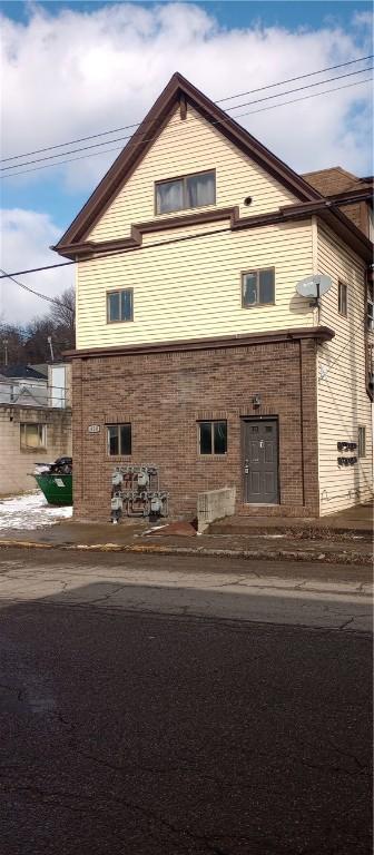 420 Broadway Ave, Mckees Rocks, PA 15136 - view of side of property