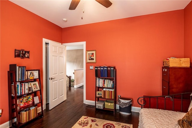 bedroom with hardwood / wood-style floors, baseboards, and a ceiling fan