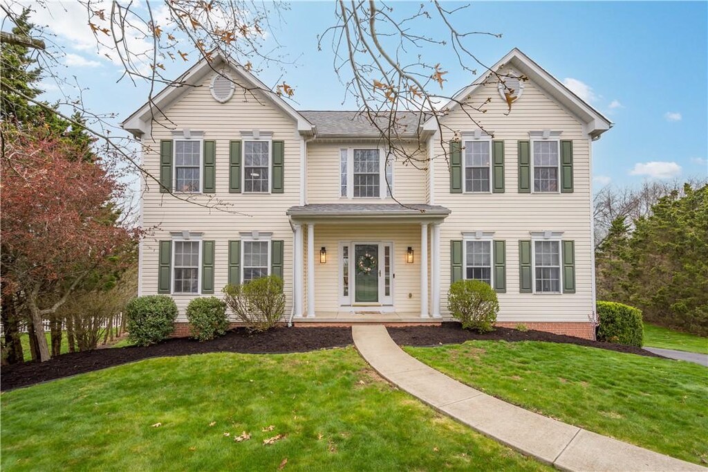 116 Scenery Hill Dr, Cecil, PA 15317 - traditional-style home featuring a front lawn