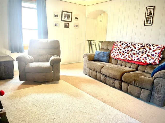 105 Ludwig St, Manorville Boro, PA 16236 - carpeted living room with arched walkways
