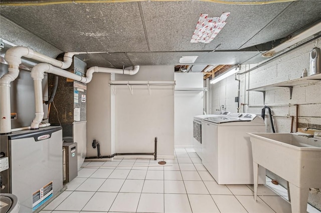 2096 Ramsey Rd, Monroeville, PA 15146 - laundry area featuring a sink, washer and clothes dryer, heating unit, and laundry area