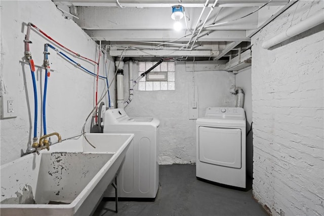 3032 Churchview Ave, Brentwood, PA 15227 - laundry room with washer and dryer, laundry area, and a sink
