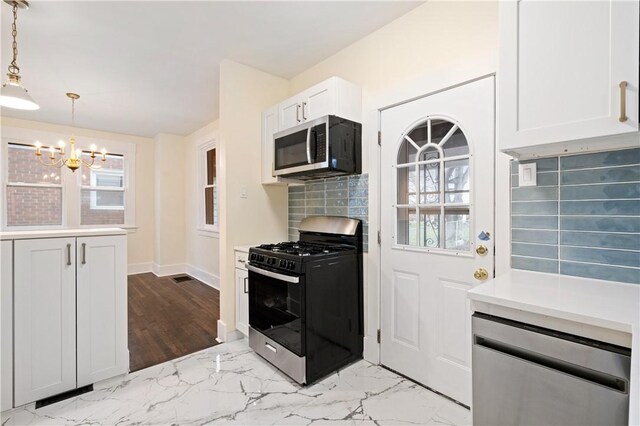 3032 Churchview Ave, Brentwood, PA 15227 - kitchen with stainless steel appliances, an inviting chandelier, white cabinetry, backsplash, and light countertops