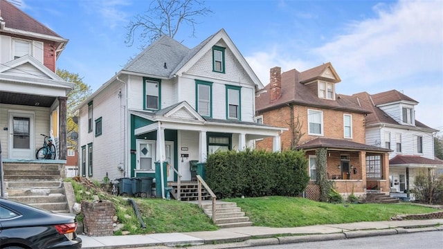 view of front of home featuring a porch and a front yard