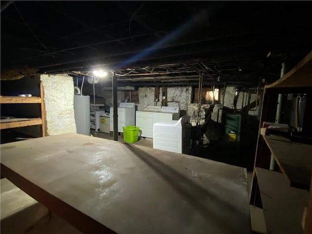 140 Washington Ave, Bellevue, PA 15202 - unfinished below grade area featuring water heater and washing machine and clothes dryer