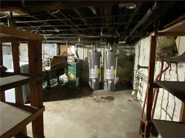 140 Washington Ave, Bellevue, PA 15202 - unfinished below grade area featuring gas water heater