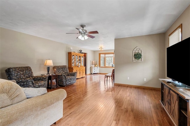 172 Valley Flds, Plum Boro, PA 15239 - living room featuring light wood-style floors, baseboards, and a ceiling fan