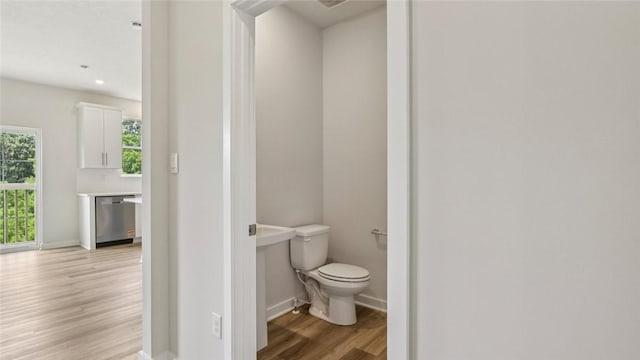 406 Barons Ct, Peters Twp, PA 15367 - bathroom featuring wood finished floors and recessed lighting