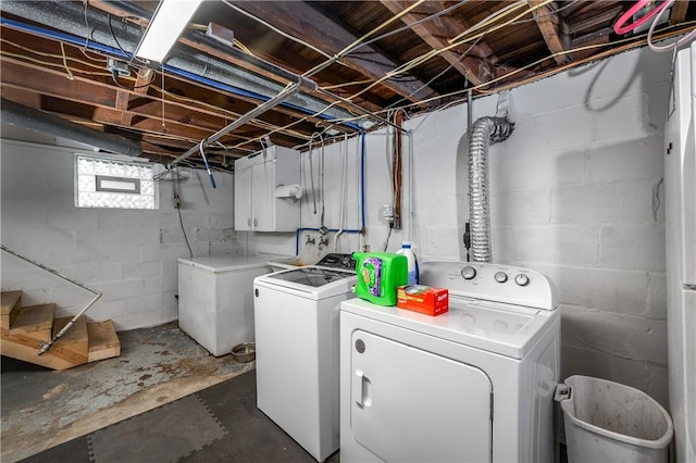 laundry room featuring laundry area and washer and clothes dryer