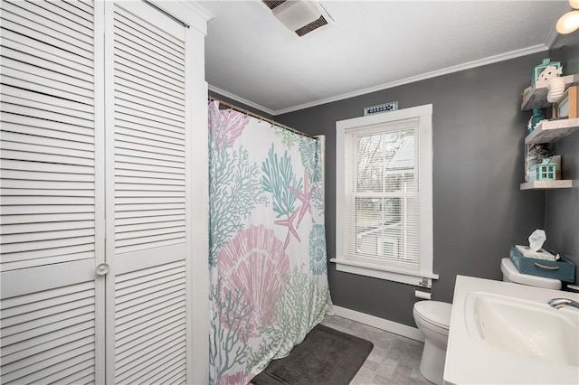 full bathroom with crown molding, visible vents, toilet, a sink, and baseboards