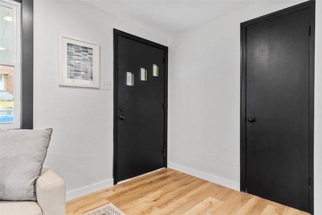 647 Northcrest Dr, Brookline, PA 15226 - entrance foyer with light wood finished floors and baseboards