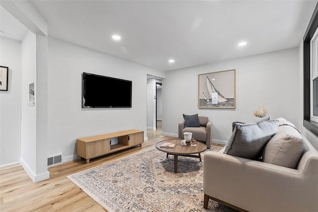 647 Northcrest Dr, Brookline, PA 15226 - living room with recessed lighting, visible vents, light wood-type flooring, and baseboards