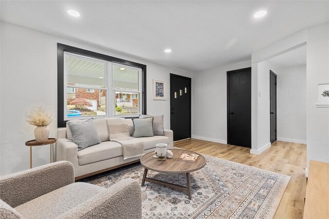 647 Northcrest Dr, Brookline, PA 15226 - living room with recessed lighting, light wood finished floors, and baseboards