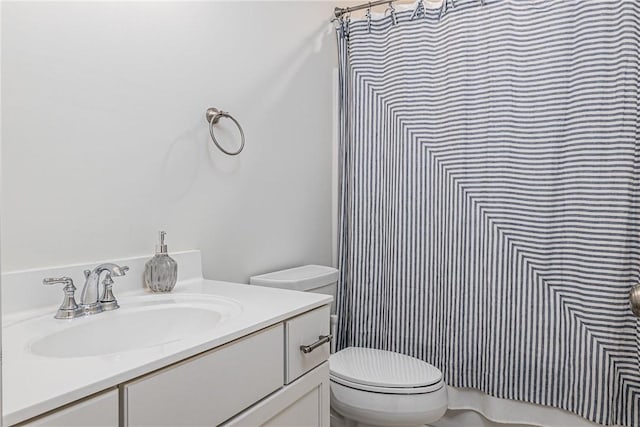 1371 Carnahan Rd, Banksville/Westwood, PA 15220 - bathroom with toilet, vanity, and a shower with shower curtain