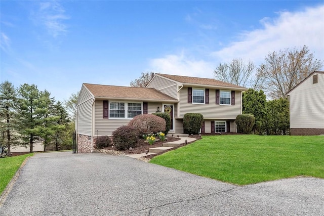 123 Summit Ridge Dr, South Fayette, PA 15017 - tri-level home with driveway and a front lawn