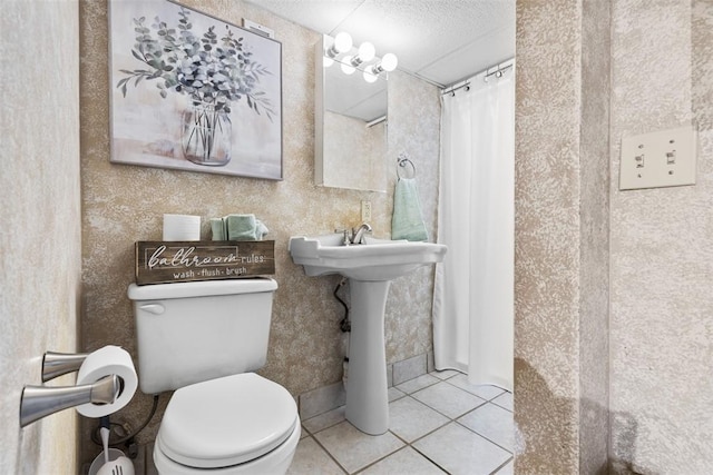 123 Summit Ridge Dr, South Fayette, PA 15017 - full bathroom featuring toilet, tile patterned floors, a shower with curtain, and a textured ceiling