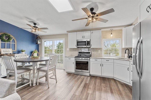 123 Summit Ridge Dr, South Fayette, PA 15017 - kitchen featuring decorative backsplash, a sink, a ceiling fan, and stainless steel appliances