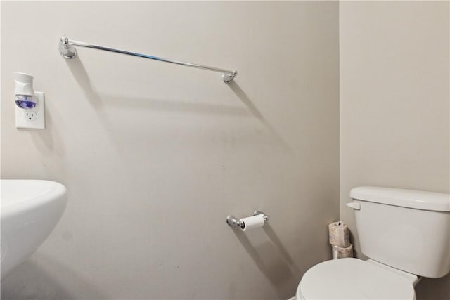 423 Labrador Ln, Jefferson Hills, PA 15025 - bathroom with toilet