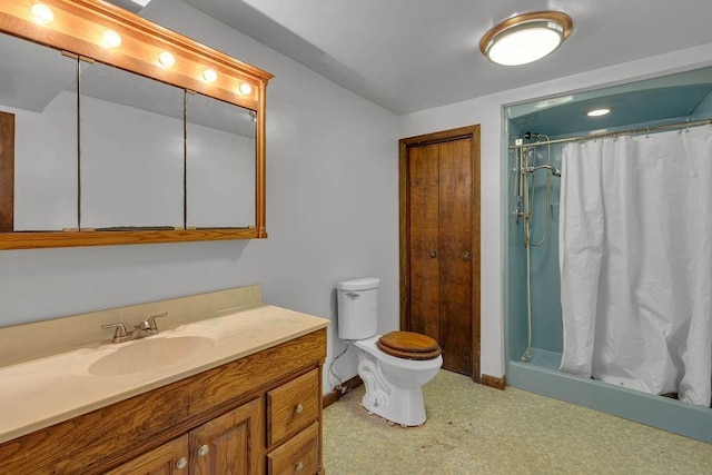 bathroom with toilet, a shower with curtain, baseboards, and vanity