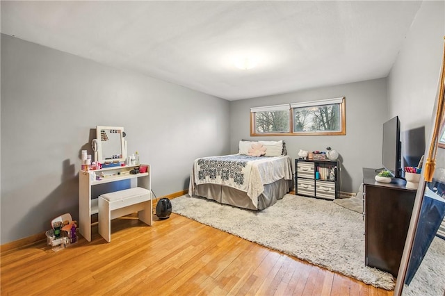 bedroom featuring baseboards and hardwood / wood-style floors