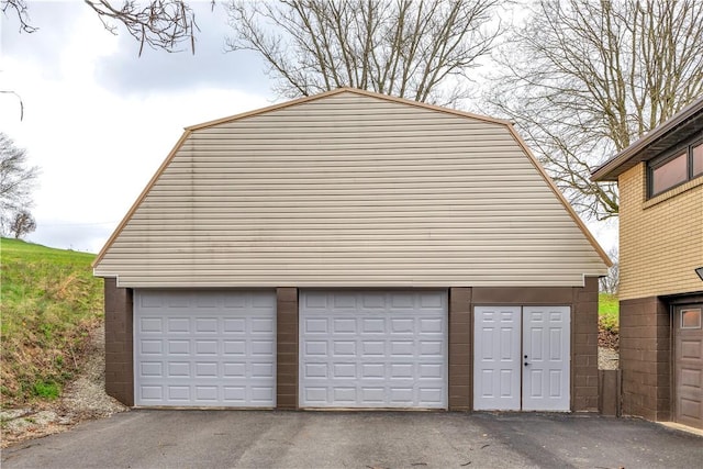 view of detached garage