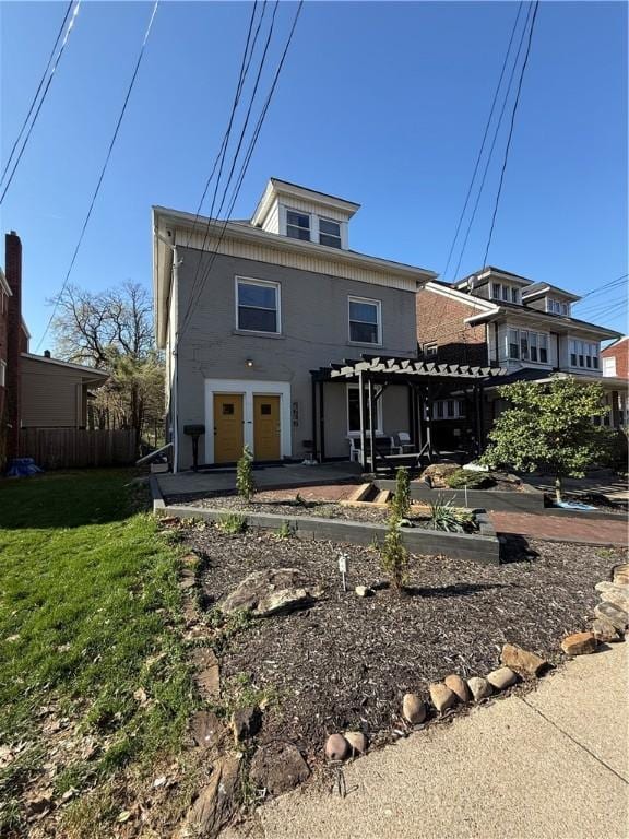 view of front of home featuring a pergola, fence, a patio, and a front yard