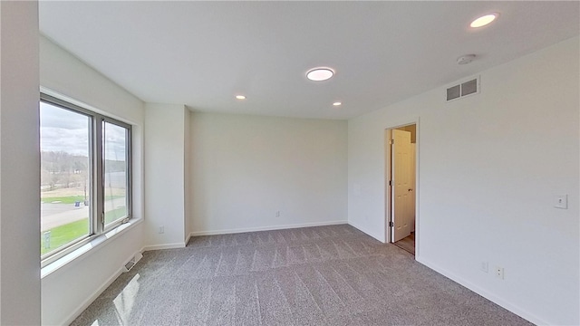 carpeted empty room with baseboards, recessed lighting, and visible vents