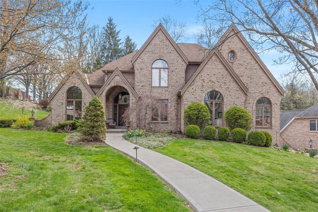 100 Ashley Ct, Forest Hills Boro, PA 15221 - photo 1